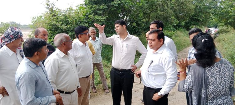 उपायुक्त ने बदाऊं में स्वां चैनेलाइजे़शन को वर्षा से हुए नुक्सान का लिया जायजा