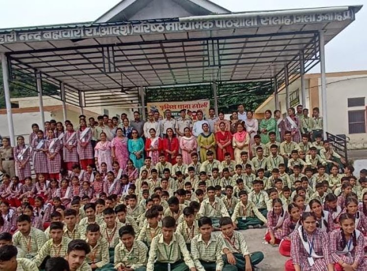 थाना प्रभारी सुनील ने सलोह स्कूल के वच्चों को किया जागरूक