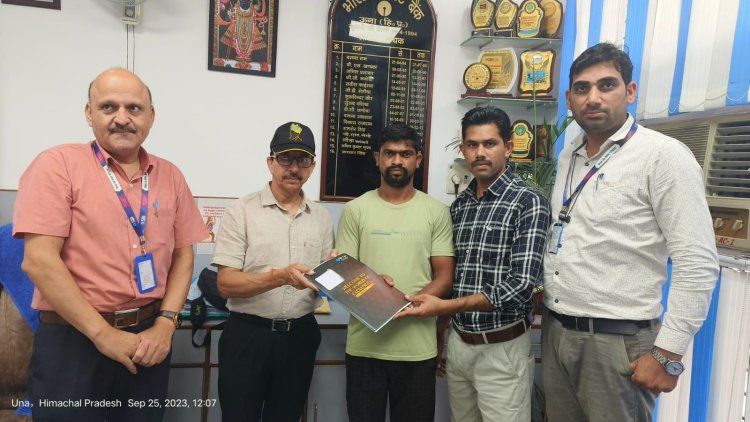 स्मार्ट स्वधान बीमा पोलिसी के तहत मृतक ब्यक्ति के परिजनों 10 लाख की राशि प्रदान
