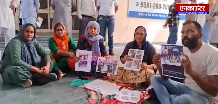 ਪੰਜਾਬ: 3 ਸਾਲਾਂ ਤੋ ਭੱਟਕ ਰਹੀ ਮਹਿਲਾ ਨੇ SSP ਦਫ਼ਤਰ ਦੇ ਬਾਹਰ ਬੈਠ ਕੀਤੀ ਇਨਸਾਫ਼ ਦੀ ਮੰਗ, ਦੇਖੋ ਵੀਡਿਓ