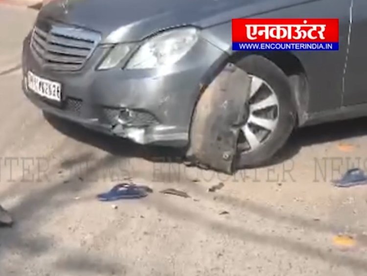 जालंधरः Activa और Mercedes की हुई भयानक टक्कर, उड़े परखच्चे, देखें वीडियो