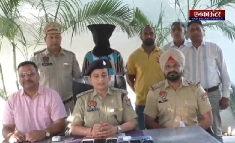 पंजाबः स्पा सेंटर में पुलिस की रेड, लड़के-लड़कियों को किया काबू, देखें वीडियो