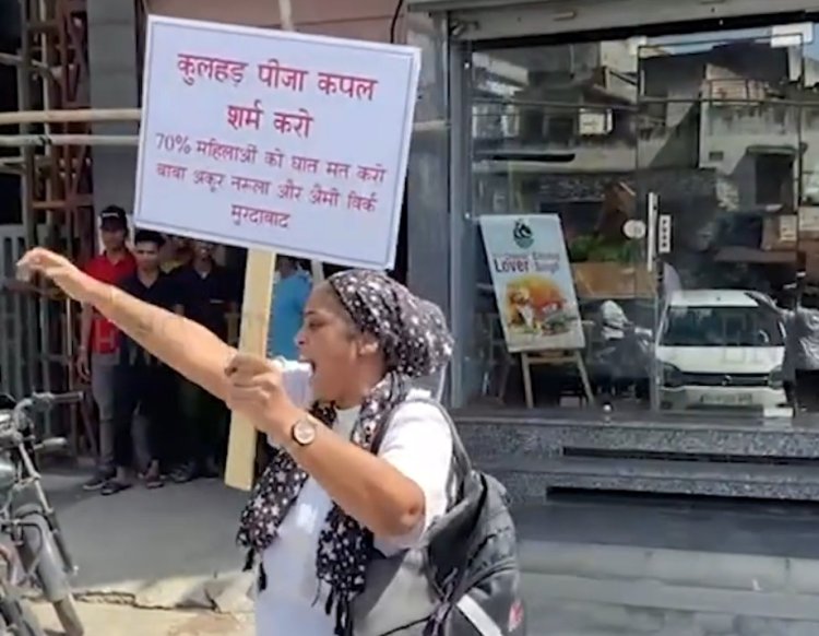 जालंधरः मशहूर कपल की दुकान पर महिला ने किया जमकर हंगामा, देखें वीडियो