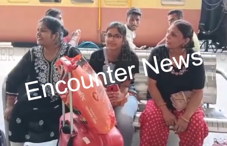 ਪੰਜਾਬ : ਕਿਸਾਨਾਂ ਵੱਲੋਂ ਰੇਲਾਂ ਰੋਕਨ ਤੇ ਯਾਤਰੀਆਂ ਨੂੰ ਹੋਈ ਭਾਰੀ ਪਰੇਸ਼ਾਨੀ, ਦੇਖੋ ਵੀਡਿਓ
