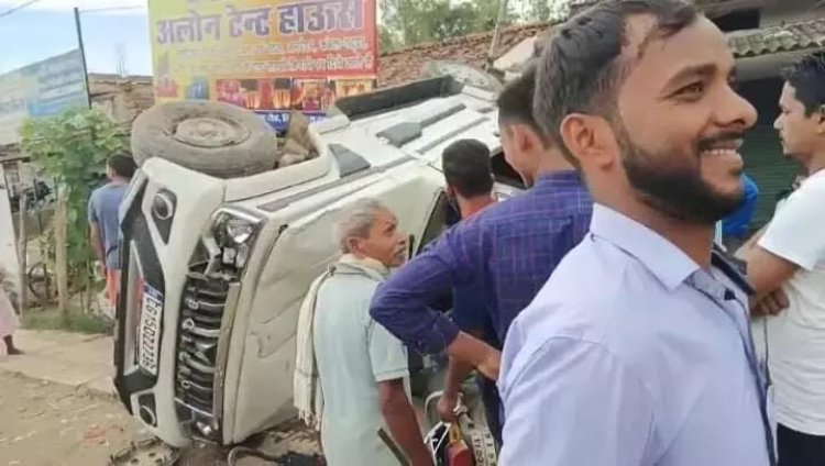 नेशनल हाईवे में पलटी बोलेरो गाड़ी