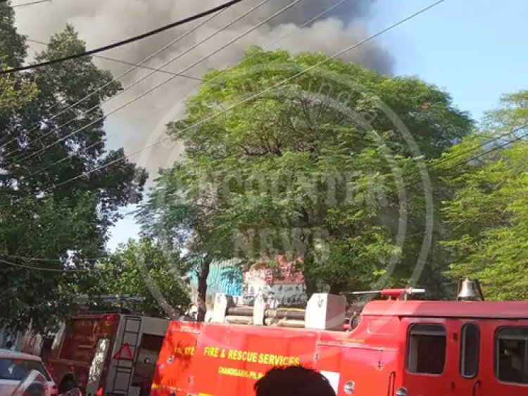 इंडस्ट्रियल एरिया फेस-2 में लगी आग, मौके पर पहुंची फायर ब्रिगेड की 10 गाड़ियां 