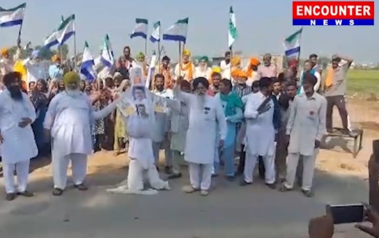 जालंधरः किसानों ने भाजपा के खिलाफ खोला मोर्चा, फूंका पुतला, देखें वीडियो 