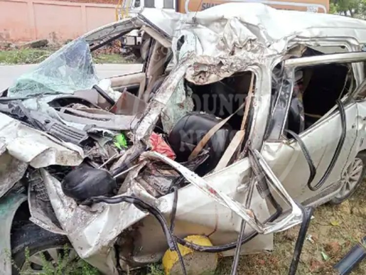 भयानक सड़क हादसे में 8 की मौत, कार में सिर्फ 3 साल का बच्चा मिला जिंदा, देखें वीडियो