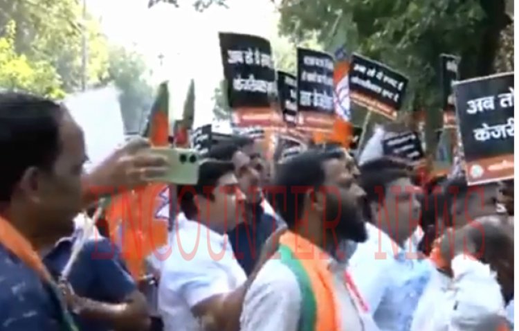 संजय सिंह की गिरफ्तारी के बाद भाजपा का प्रदर्शन, केजरीवाल से मांगा इस्तीफा, देखें वीडियो