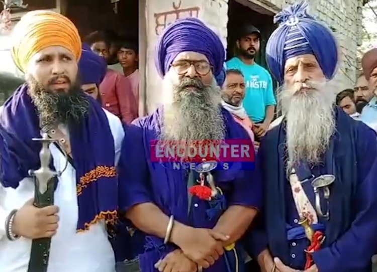 पंजाबः निहग सिंह बाणे में युवकों ने दुकानदार पर किया हमला, कैश चुराने के लगे आरोप, देखें CCTV