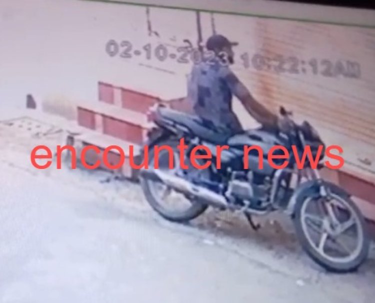 जालंधरः चोरों का आतंक, एक ही चोर ने 2 जगह से चुराई बाइक, देखें CCTV