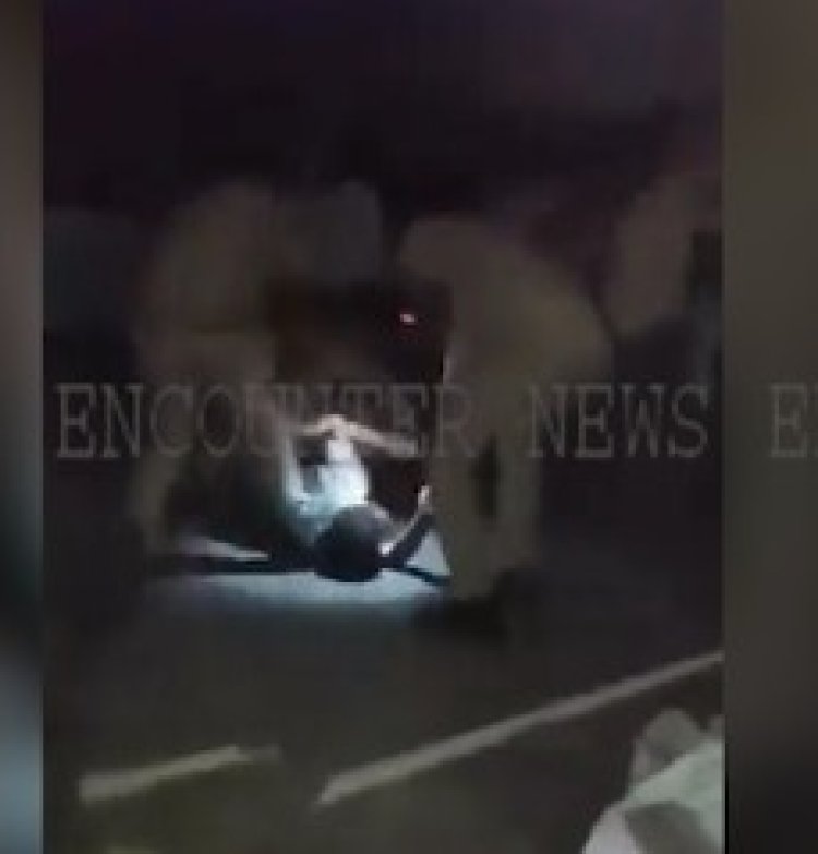 बेहरमी से पुलिस ने व्यक्ति को पीटा, वीडियो वायरल