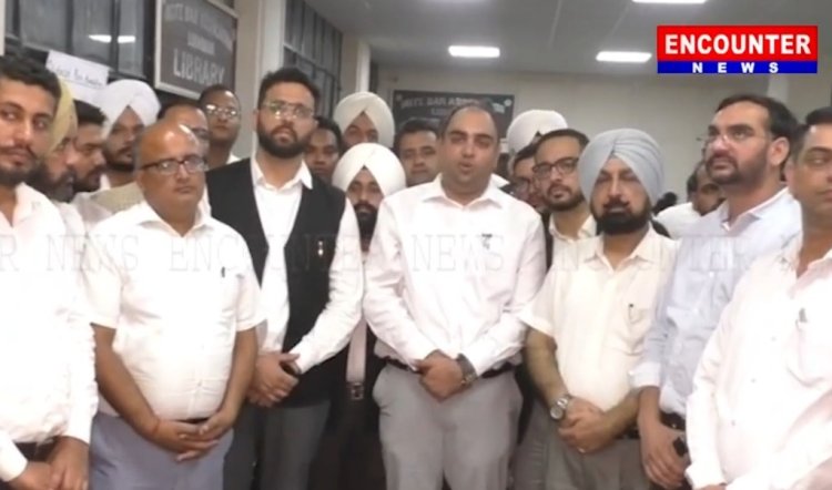 ਪੰਜਾਬ : ਸਰਕਾਰ ਵੱਲੋਂ ਜਾਰੀ ਕੀਤੇ ਨੋਟੀਫਿਕੇਸ਼ਨ ਦੇ ਵਿਰੋਧ ‘ਚ ਵਕੀਲਾਂ ਨੇ ਕੀਤੀ ਹੜਤਾਲ, ਦੇਖੋ ਵੀਡਿਓ