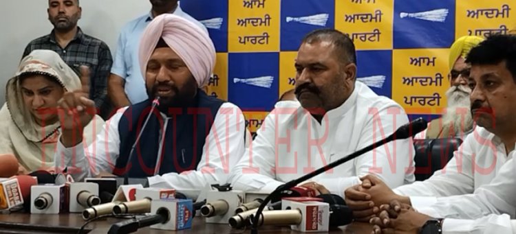जालंधरः संजय सिंह गिरफ्तारी को लेकर MP रिंकू और कैबिनेट मंत्री बलकार का आया बड़ा बयान, देखें Live