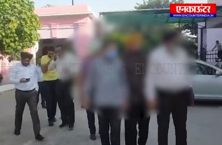 पंजाबः सिविल अस्पताल का डॉक्टर और दर्जा चार का कर्मचारी रिश्वत लेते काबू, देखें वीडियो