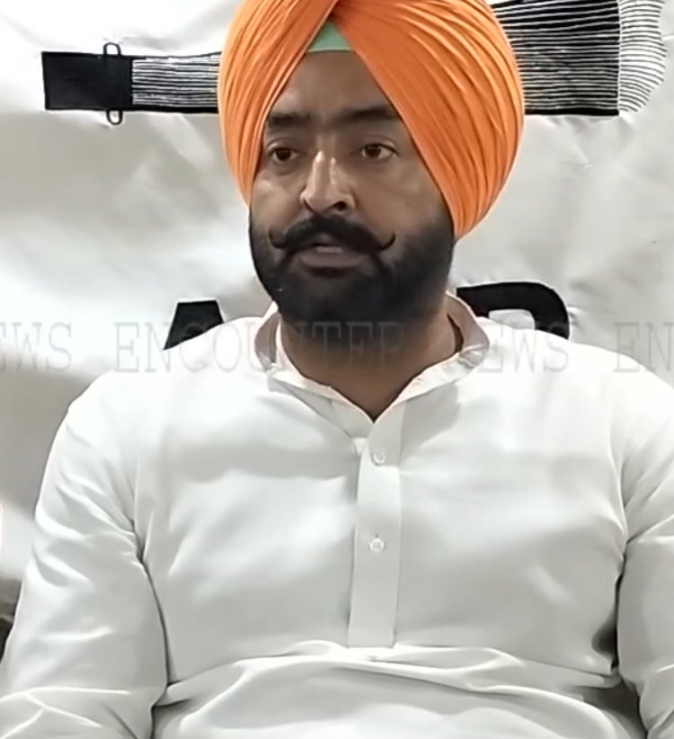 पंजाब : आप पार्टी के वर्करों ने मोदी का पुतला फूंक किया प्रदर्शन, देखें वीडियो