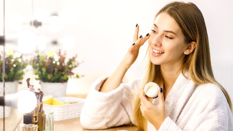 वर्क फ्रॉम होम करने वाली महिलाएं अपनाएं ये 5 ब्यूटी टिप्स