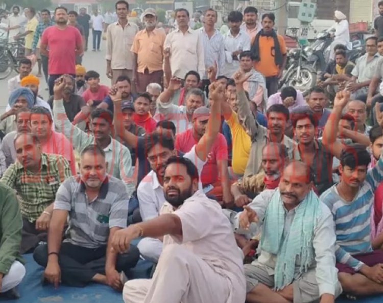 पंजाब: पार्किंग ठेकेदार से विवाद मामले में रेहड़ी-फड़ी वालों ने लगाया धरना