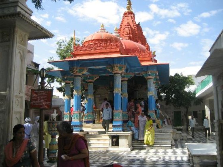 भारत का एक ऐसा रहस्यमयी मंदिर जो अपने आप हो जाता है गायब!