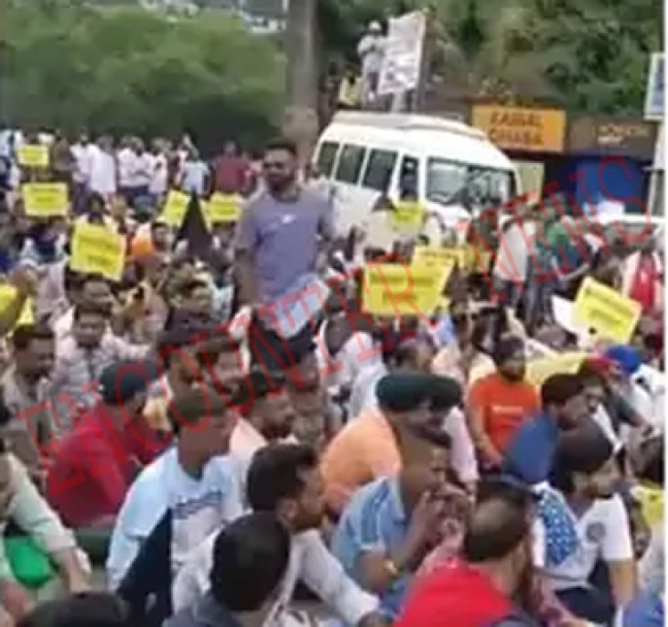 पहाड़ों की सैर हुई महंगीः टैक्स बढ़ाने को लेकर टैक्सी ऑपरेटरों ने बॉर्डर बंद करने की दी चेतावनी