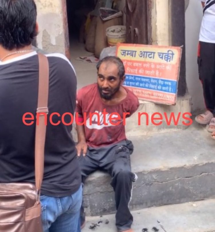 जालंधरः चोरी करते व्यक्ति को काबू कर लोगों ने काटे बाल, देखें Live