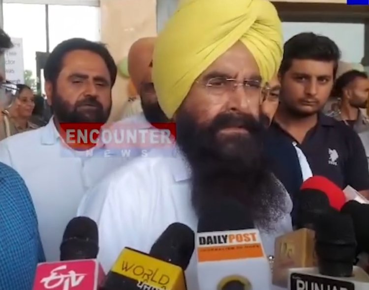 ਪੰਜਾਬ :  ਸਾਬਕਾ ਸੰਸਦ ਅਤੇ ਖੇਤੀਬਾੜੀ ਮੰਤਰੀ ਨੇ ਹਰੀ ਝੰਡੀ ਦੇ ਕੇ ਪਹਿਲੀ ਉਡਾਨ ਨੂੰ ਕੀਤਾ ਰਵਾਨਾ, ਦੇਖੋ ਵੀਡਿਓ