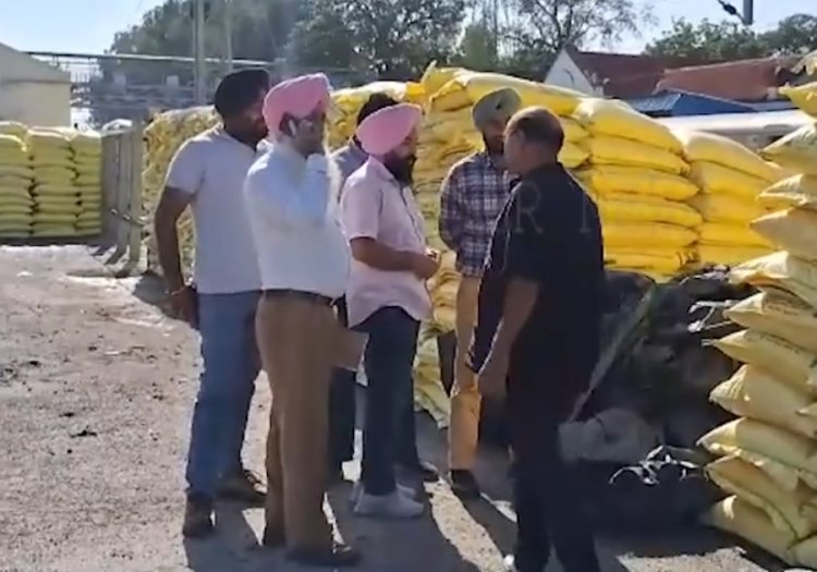 ਪੰਜਾਬ : ਕਰੋੜਾਂ ਦੀ ਯੂਰੀਆ ਖਾਦ ਬਰਸਾਤ ਦੇ ਪਾਣੀ ਨਾਲ ਹੋਈ ਖਰਾਬ, ਦੇਖੋ ਵੀਡਿਓ