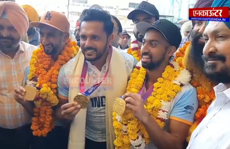 ਪੰਜਾਬ : ਭਾਰਤੀ ਹਾਕੀ ਟੀਮ ਏਸ਼ੀਆ ਕੱਪ ਜਿੱਤ ਕੇ ਪਹੁੰਚੀ ਏਅਰਪੋਰਟ, ਕੀਤਾ ਭਰਵਾਂ ਸਵਾਗਤ, ਦੇਖੋ ਵੀਡਿਓ