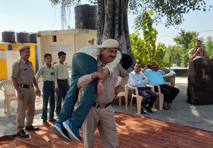 संतोषगढ़ व वीटन में छात्रों ने सीखे आपदा से लड़ने का गुर