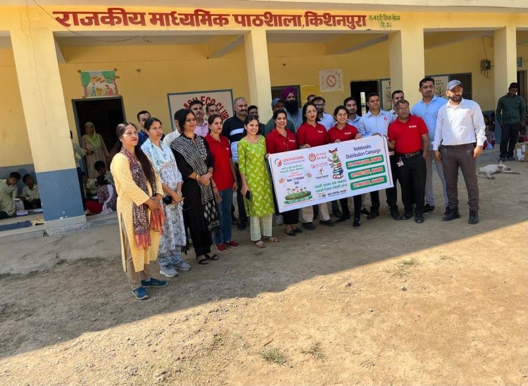 ग्लेनमार्क फार्मा ने सीएसआर के तहत 610 स्कूली बच्चों को कॉपियां और स्टेंशनरी बाटी
