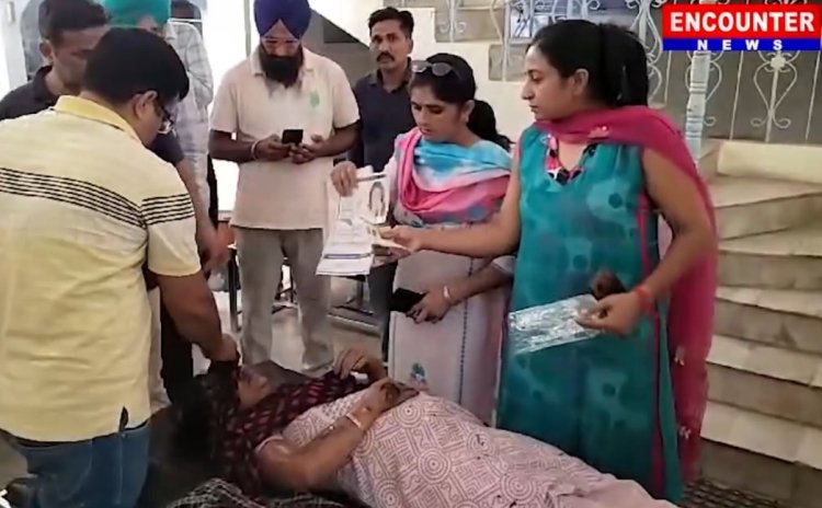 पंजाब : पराली को आग लगने से झुलसी टीचर, देखें वीडियो