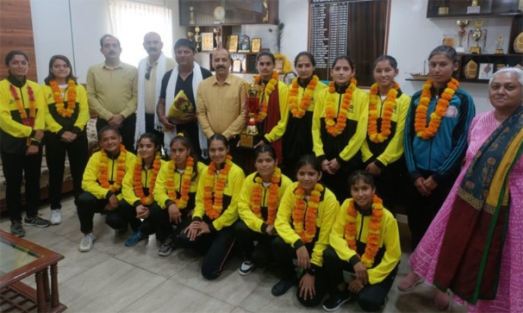 महाविद्यालय ऊना की महिला फुटबाल टीम ने  जीती प्रतियोगिता, कुल्लू की टीम को 10-0 से हराया 