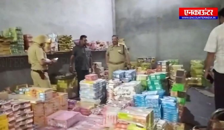 पंजाबः पटाखों के 2 गोदामों में पुलिस की दबिश, देखें वीडियो