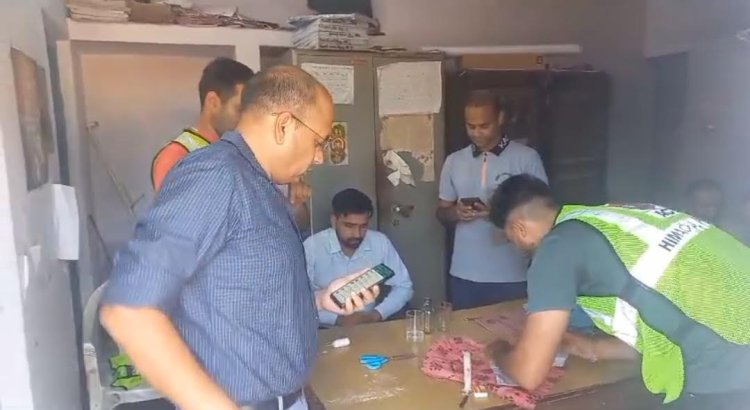 रिश्वत लेता पटवारी रंगे हाथ गिरफ्तार, देखें वीडियो