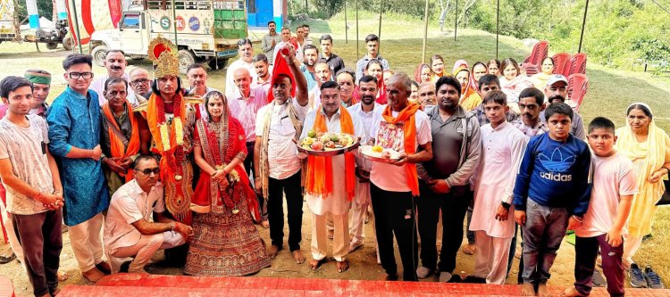 झंडा रस्म अदा करके हटली क्लब ने किया शुद्ध मंचन का आगाज़