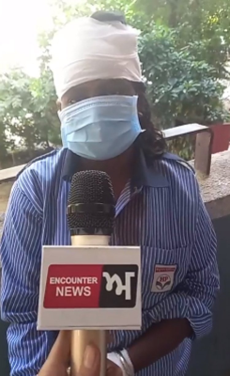 जालंधरः पेट्रोल पंप पर महिला कर्मी पर पति ने किया हमला, देखें Live
