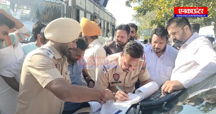 पंजाब : ट्रैफिक नियम तोड़ने वाली बसों पर पुलिस ने कसा शिकंजा, देखें वीडियो