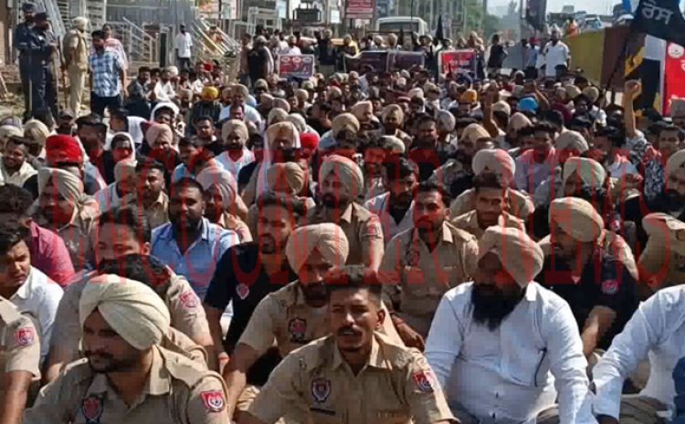 पंजाबः फायर बिग्रेड कर्मियों ने किया नेशनल हाईवे जाम