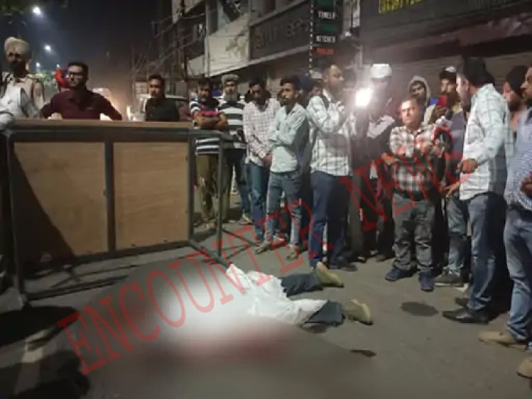 पंजाबः बाइक सवार के सिर से गुजरा ट्रक, हुई मौत, देखें वीडियो
