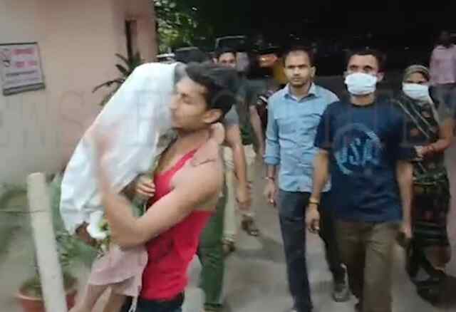 पंजाबः गली में खेल रही 6 वर्षीय बच्ची से रेप, आरोपी को काबू कर जमकर पीटा, देखें वीडियो
