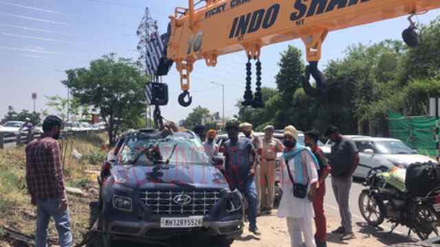 जालंधरः सवारियों से भरी बस और कार में हुई भीषण टक्कर, देखें वीडियो