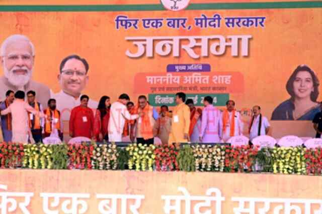 कांग्रेस को बड़ा झटकाः रिटायर्ड IFS अधिकारी BJP में हुआ शामिल