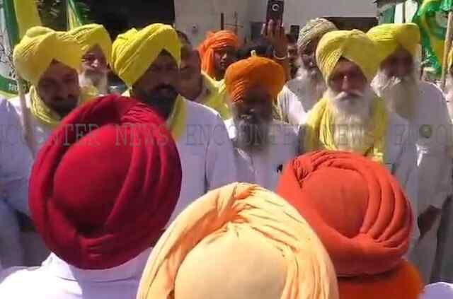 पंजाबः किसानों ने फिर किया करमजीत अनमोल का विरोध, दी ये चेतावनी, देखें वीडियो 