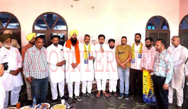 पंजाबः कांग्रेस और अकाली दल को लगा बड़ा झटका, मौजूदा सरपंच और ब्लॉक समिति सदस्य आप पार्टी में हुए शामिल