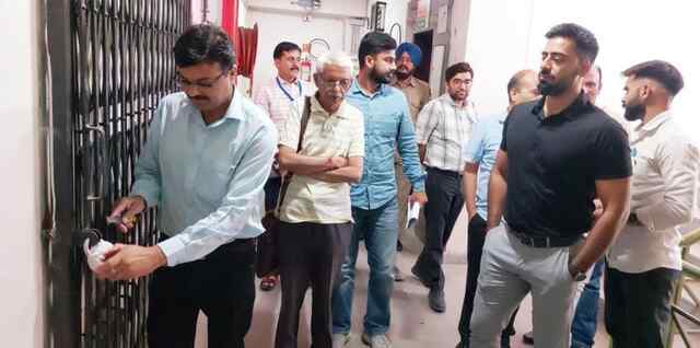 ईवीएम-वीवीपैट का पहले चरण का ऑनलाईन रेंडमाइजेशन पूर्ण