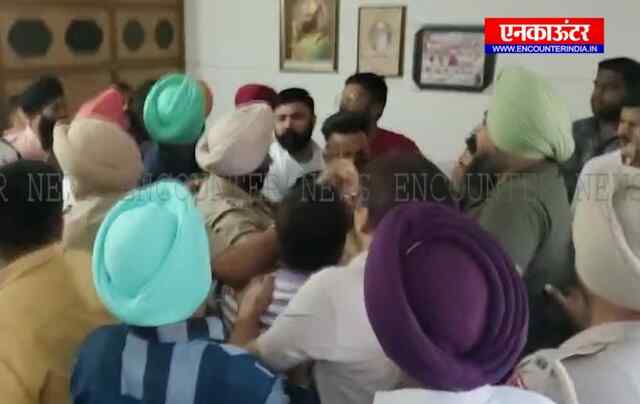 पंजाब: आप विधायक के दफ्तर में मीटिंग दौरान वर्करों में हुई हाथापाई, देखें वीडियो