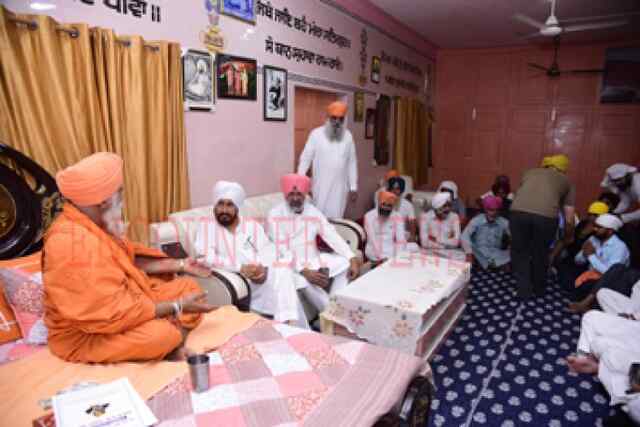 जालंधरः संत बलबीर सींचेवाल से मिले पूर्व सीएम चरणजीत सिंह चन्नी