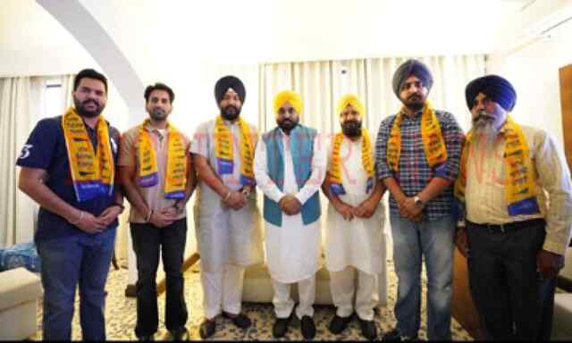 पंजाबः अकाली दल को आप पार्टी ने दिया झटका, हलका इंचार्ज सहित कई कार्यकर्ता आप पार्टी में हुए शामिल