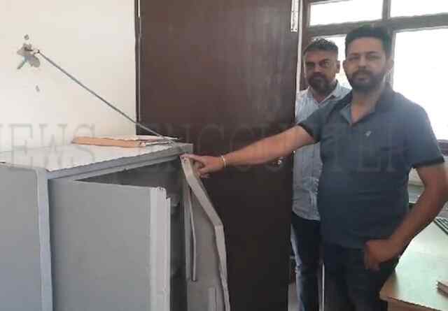 पंजाब : चोरों ने मोहल्ला क्लीनिक को बनाया निशाना,  देखें वीडियो