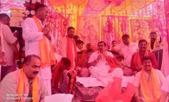  बंगाणा में एक ही मंच पर जब इक्कठे हो गए भाजपा और कांग्रेस प्रत्याशी, आखों आखों में हुई नमस्ते